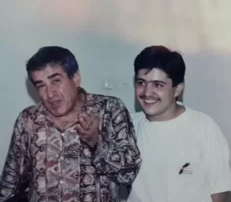سید علی صالحی بازیگر سینما، تلویزیون و تئاتر که در نقش فریبرز در فصل اول و دوم سریال نون خ به کارگردانی سعید آقاخانی به ایفای نقش پرداخت.