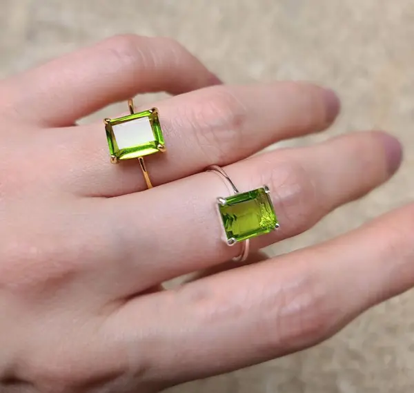 womens-green-gem-ring-model-2