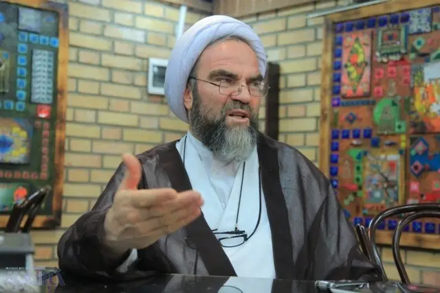 «بلاگر شدن روحانیون» از نگاه آیت الله غرویان/ طلبه های جدید می خواهند مرید و پیرو داشته باشند/ برخی حرکات ورزشی خلاف شأن لباس طلبگی است