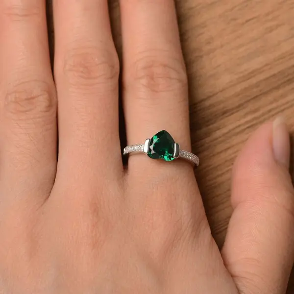 womens-green-gem-ring-model-1 - Copy