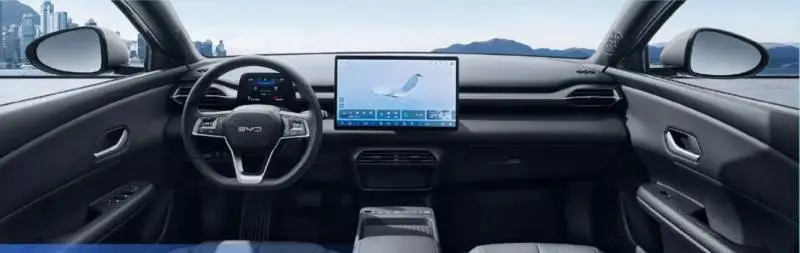 نمای دیگری از BYD E7 برقی