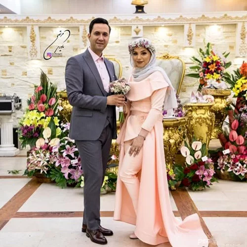 تصاویری از جشن عقد محیا اسناوندی با لباسی بسیار عجیب در کنار همسرش منتشر شد.