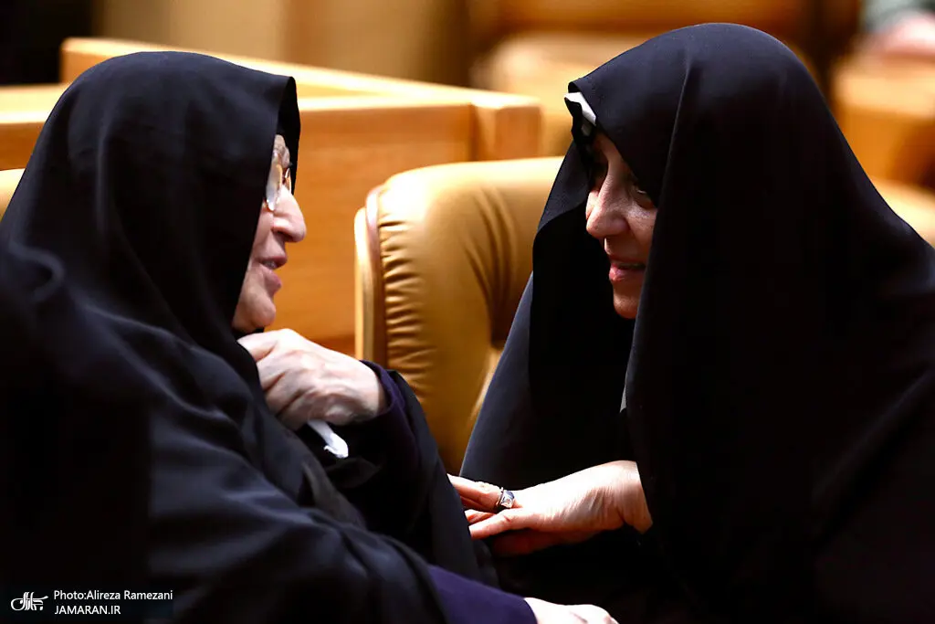 حضور چهره های سیاسی در یک مراسم/ خوش و بش حداد عال با یادگار امام/ سخنگوی دولت و ابطحی هم بودند+ تصاویر