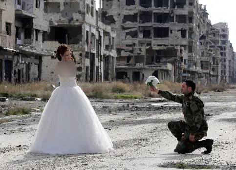 عروسی در خرابه جنگ