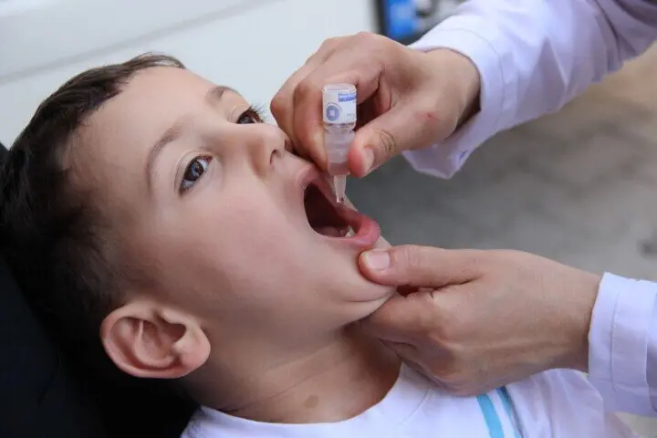 تاریخچه واکسن فلج اطفال؛ از وحشتِ همه‌گیری تا ریشه‌کنی/ آخرین مورد فلج اطفال در ایران کِی ثبت شد؟