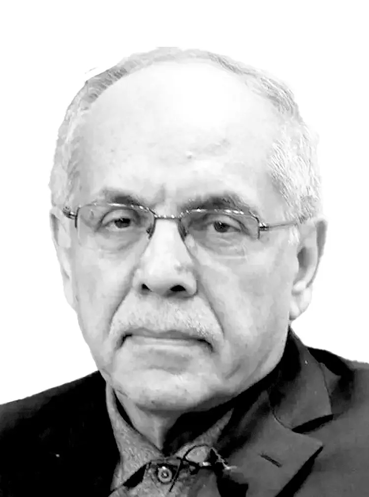 کوروش احمدی