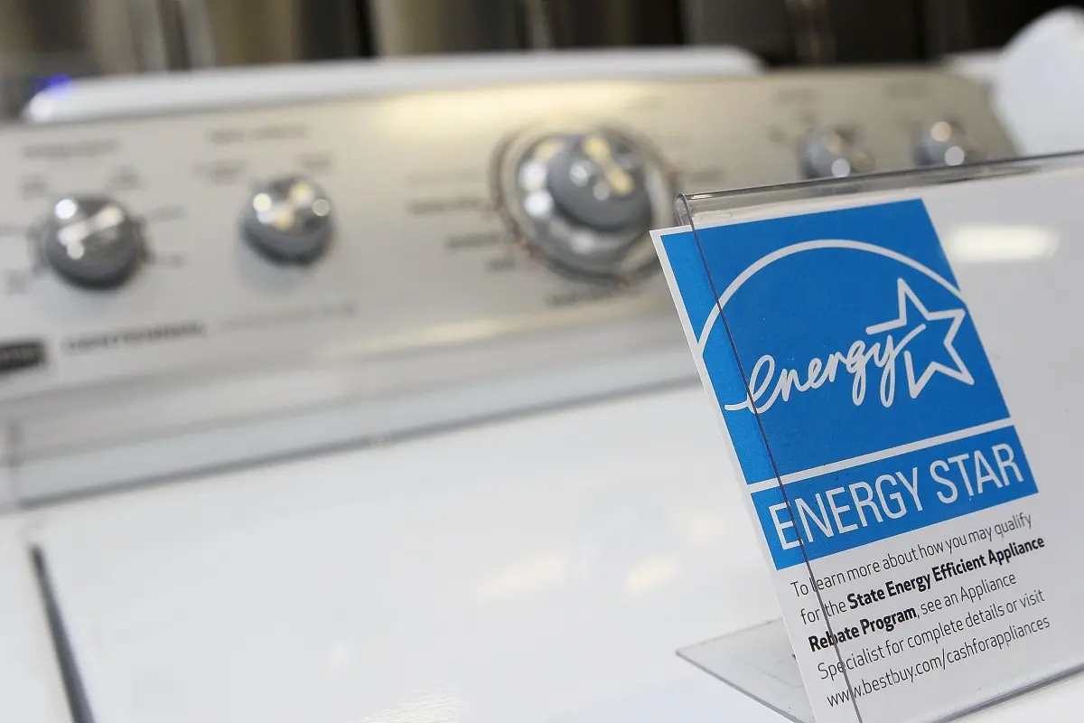 لوگو Energy Star از نمای نزدیک کنار اجاق گاز
