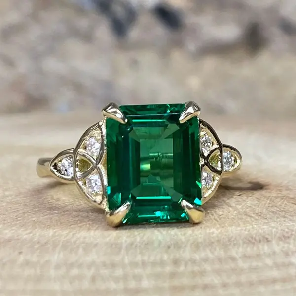 womens-green-gem-ring-model-14