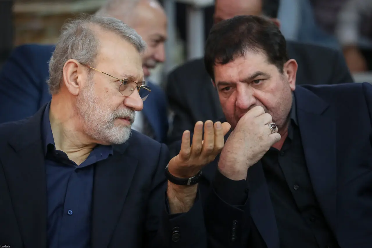 گپ و گفت علی لاریجانی و محمد مخبر/ گفتگوی وزیر کار و فرمانده ارشد سپاه با یکدیگر/ حسین شریعتمداری و شمخانی هم بودند