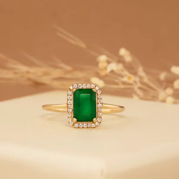 womens-green-gem-ring-model-25