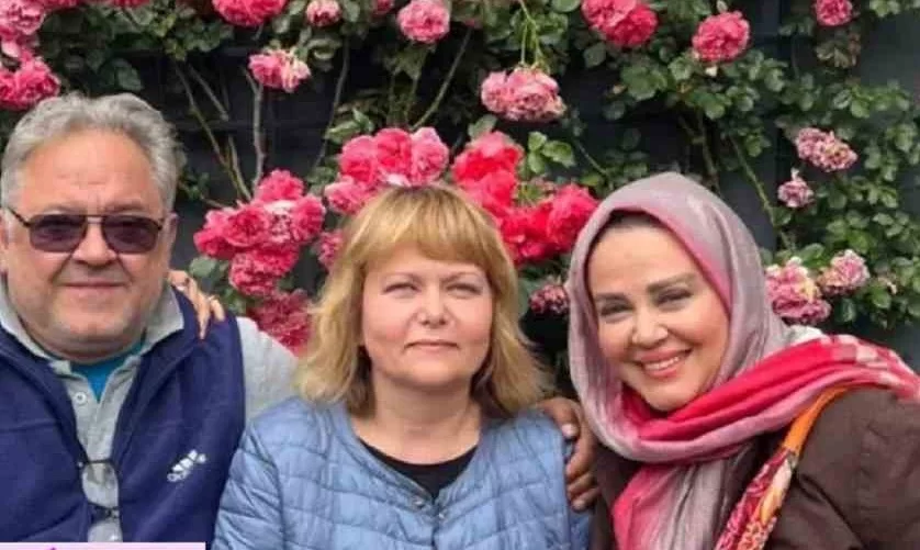 عکسی جالب و دیدنی از رهام رهنما برادر بهاره رهنما در کنار همسر خارجی ا در فضای مجازی پر بازدید شد.