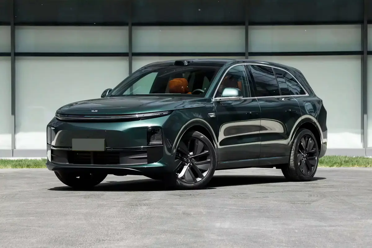 خودرو لی آتو L6 از سه رخ جلو Li Auto L6