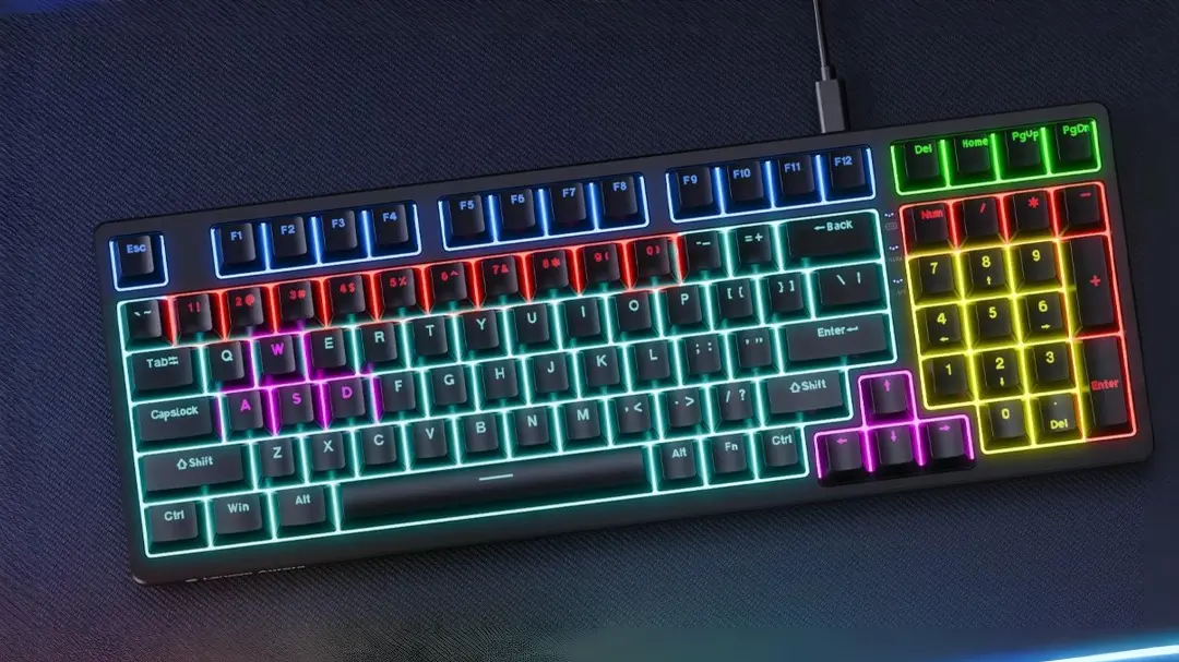 کیورد لنوو GK10 از نمای بالا روی میز با نور RGB