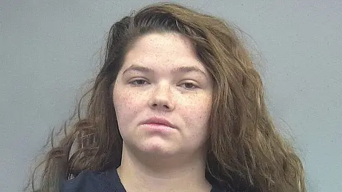 یک زن کثیف و معتاد به مواد الکلی بعد از اینکه جان پسر 11 ساله اش را بخاطر تجاوزهای هولناک گرفت به سراغ کودکان دیگر رفت.
