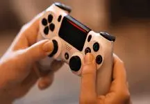 چطور دسته اصلی PS4 را از مدل‌های تقلبی تشخیص دهیم؟