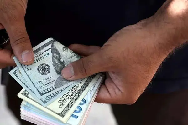 قیمت دلار امروز دوشنبه ۸ اردیبهشت ۱۴۰۴