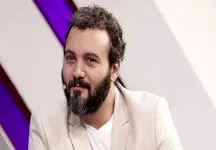خواهش کامبیز دیرباز از صاحب‌خانه‌ها در لایوش: لطفا تا جایی که میتونید اجاره‌هارو کم کنید+ فیلم