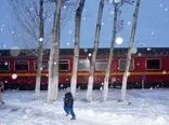 قطار تهران_شیراز به دلیل نقص فنی در برف ماند