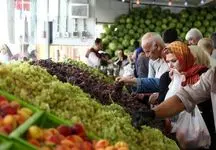 قیمت انواع میوه و صیفی در بازار /  جدیدترین قیمت انگور، انجیر، شلیل، موز، هلو و سیب را ببینید