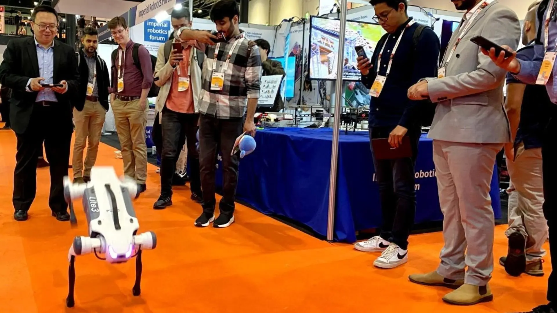 رونمایی از جدیدترین سگ رباتیک چین