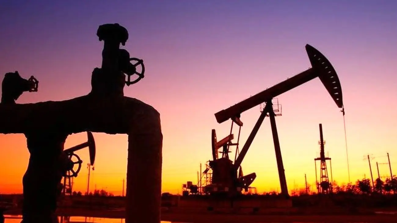 صعود نفت در پی افت ارزش دلار آمریکا
