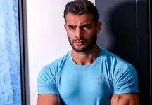 تیپ سام اصغری، مدل پرحاشیه ایرانی در کن ۲۰۲۴ + عکس