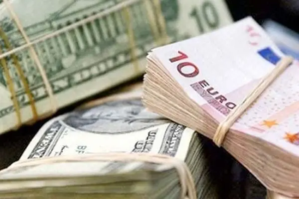 آخرین قیمت‌ها در بازار تجاری/ دلار ارزان شد یورو گران + جدول