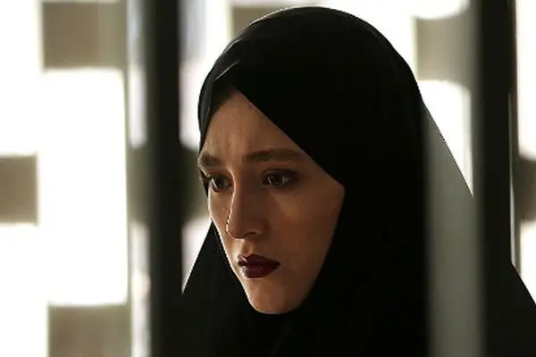 عکس شوکه کننده از فرشته حسینی با سیگار و استایل متفاوت