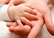 فیلم باورنکردنی از کم سن و سال ترین مادر و پدر ایرانی ! / 14 بچه قد و نیم قد دارند !