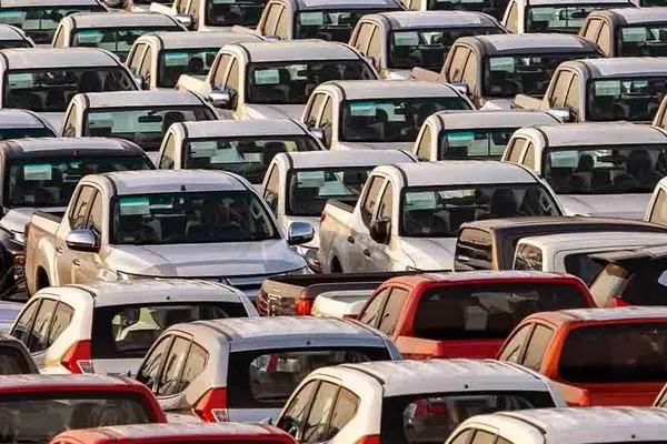 قیمت خودرو امروز ۱۳ اردیبهشت ۱۴۰۴ / بی‌محلی بازار خودرو به دلار + جدول