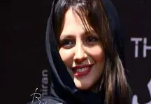 عکس لو رفته از خانم بازیگر سریال چرخ و فلک با حوله حمام ! / زشت و خجالت آور !