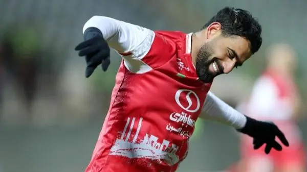 به جا مانده از دیدار دیروز پرسپولیس و سپاهان/ کنعانی: من و بفرستید  فوروارد به خدا گل می‌زنم! +فیلم