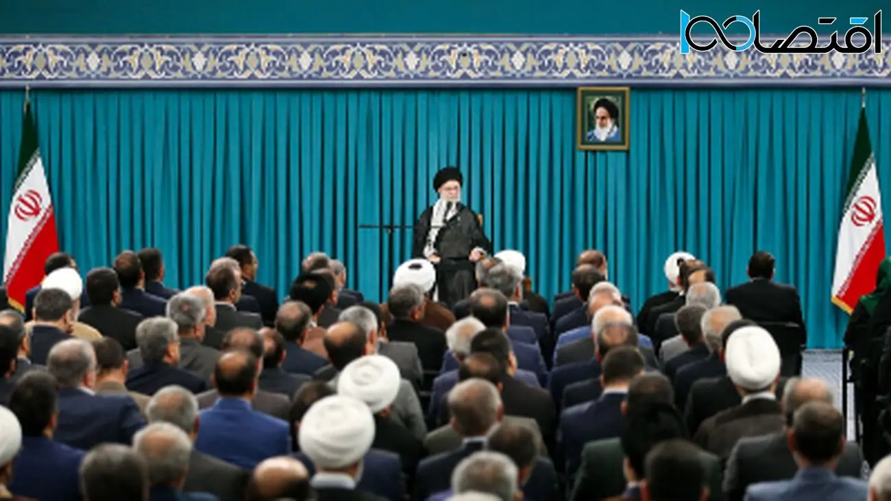 عکسهایی از دیدار نمایندگان مجلس با رهبر انقلاب؛ چهرههای برجسته صف اول چه کسانی بودند؟