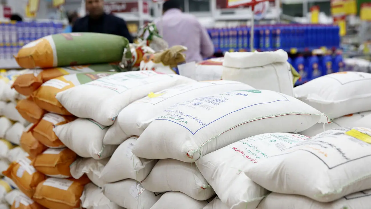 ناتوانی خانوارها در خرید برج ایرانی/ برنج‌ هندی پای خود را در سفره ایرانی محکم کرد