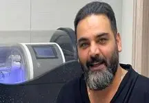 احسان علیخانی با لندکروز لوکسش دل همه را برد + عکس های مجری جوکر با کشتی میلیاردی اش