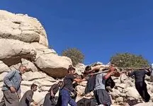 فیلم رنج آورترین روش انتقال بیمار در مناطق کوهستانی ایذه/ از مناطق صعب العبور تا بیمارستان بدون امکانات