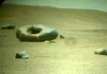 مریخ‌نورد استقامت سنگی شبیه به یک دونات در مریخ کشف کرد
