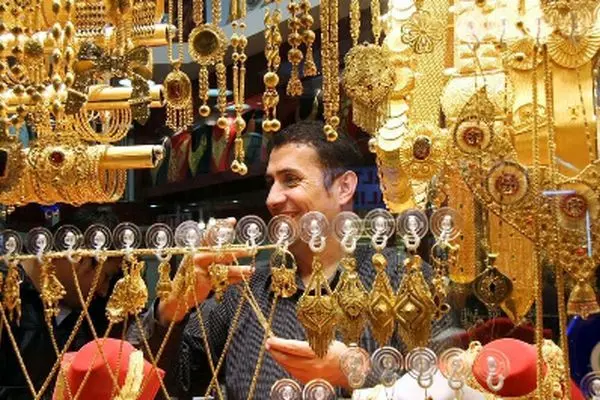 خریداران طلا و ارز گوش به زنگ باشند