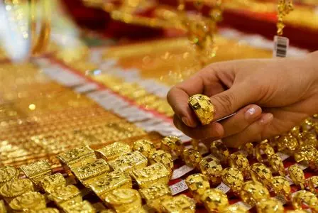 بحران ادامه دار در صنف طلا فروشان / طلا باز هم ارزان می شود؟ 