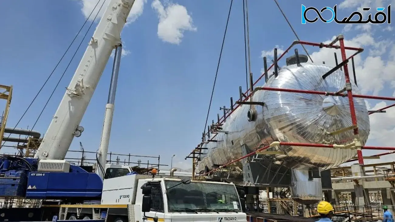 اجرای عملیات حمل ونصب ظرف  ۵۰ تنی طرح KHT  هلدینگ پتروپالایش اصفهان توسط شرکت راهبر ترابر انرژی