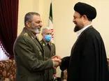 خوش و بش های فرماندهان عالی رتبه نظامی و انتظامی کشور با یادگار امام+ فیلم