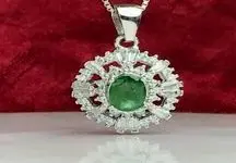 با خواص بی نظیر گردنبند سنگ زمرد آشنا شوید