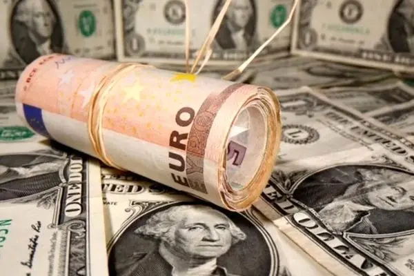 سقوط دلار و یورو در بازار آزاد / بازار ارز قرمزپوش شد