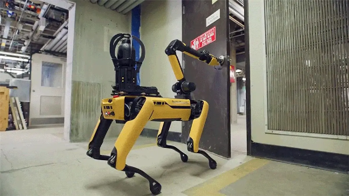 سگ رباتیک بوستون داینامیکس می‌تواند از درهای بسته عبور کند