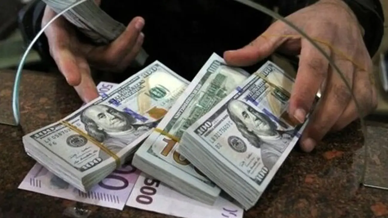 خبرگزاری دولت: دلار در بازار آزاد وارد کانال ۳۹ هزار تومان شد
