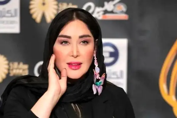عکس پرحاشیه و محجبه سارا منجزی پور همسر محمد علیزاده در کربلا!