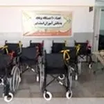 دانش‌آموزان کم‌توان زاهدانی با ویلچرهای اهدایی بانک سپه به مدرسه رفتند