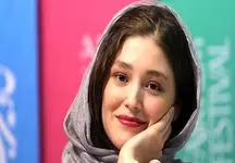 عکس بدون آرایش فرشته حسینی در کافه / همسر نوید محمدزاده ساده و نچرال !