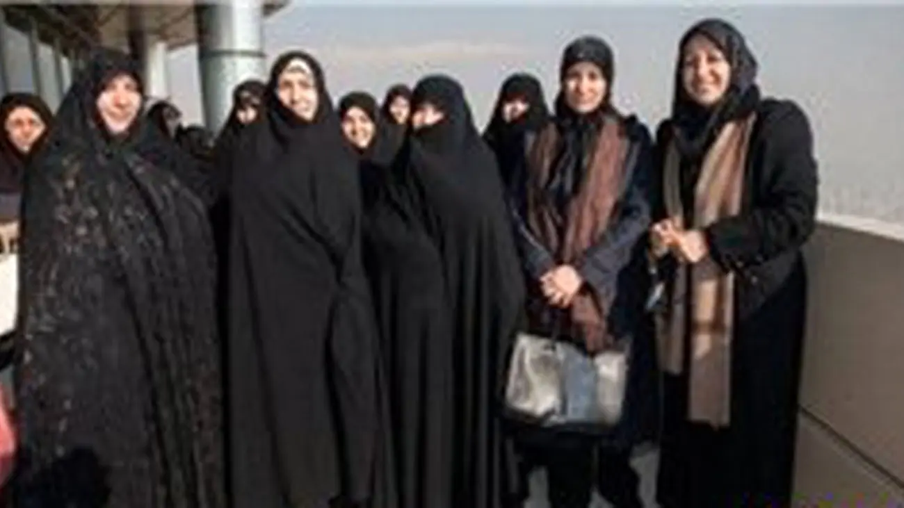 رقص لزگی و فشن شوی جنجالی مهمانان بی حجاب در جشن زنانه همسر حسن روحانی !
