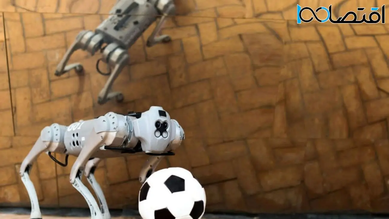 این سگ رباتیک می‌تواند روی چمن، شن و برف فوتبال بازی کند